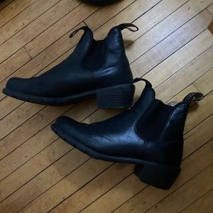 Black Heeled Blundstones